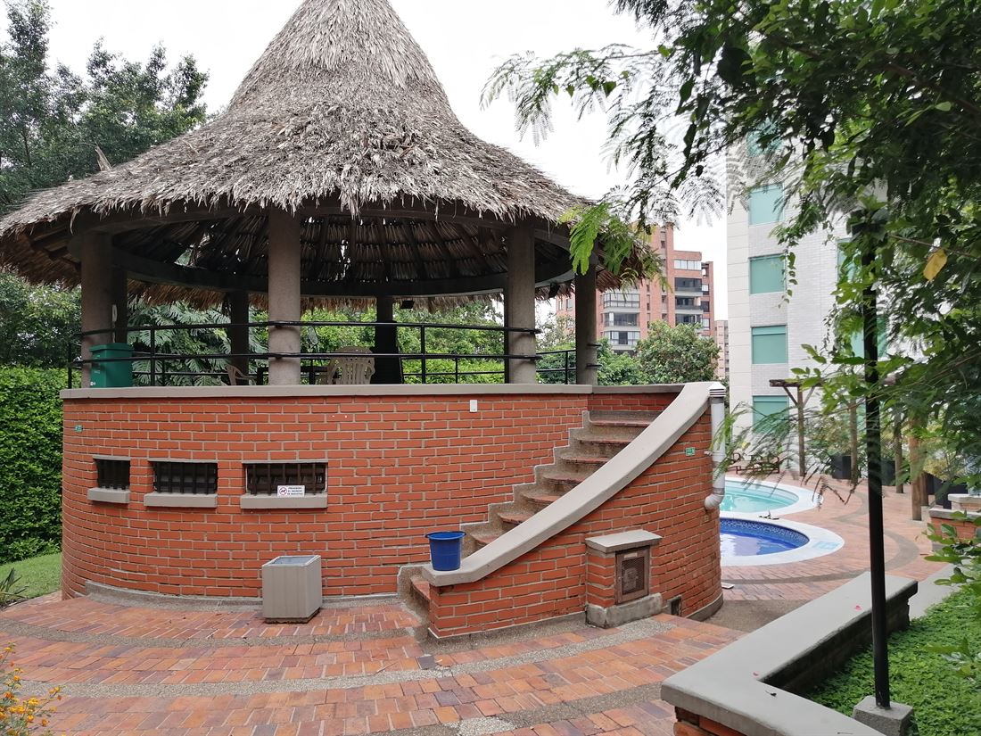 Gran Casa de 4 niveles en Venta en El Poblado - Medellin