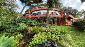 Casa en el Bosque con Fantásticas Vistas a Medellín en Venta - Envigado