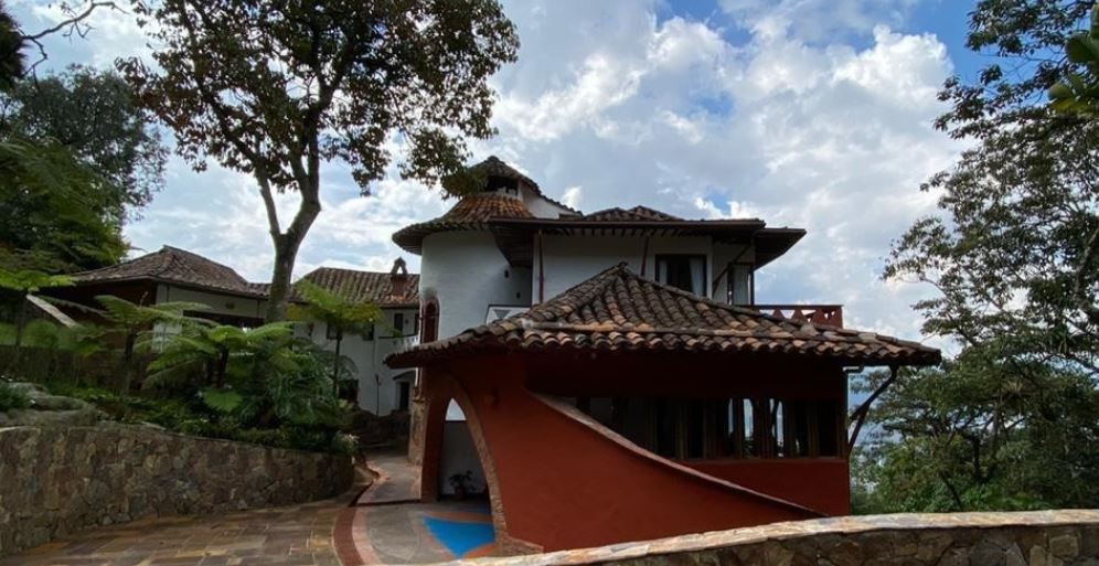 Casa en el Bosque con Fantásticas Vistas a Medellín en Venta - Envigado
