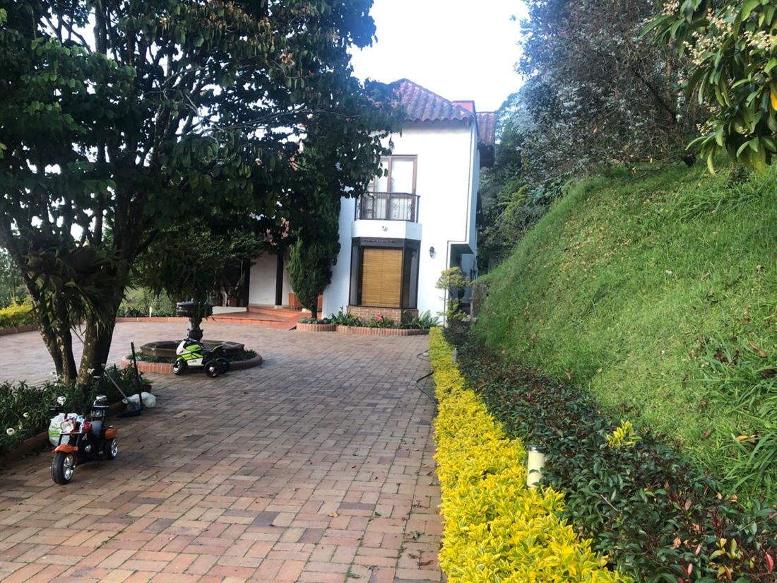 Casa de Lujo con Vista a la Ciudad - Medellin