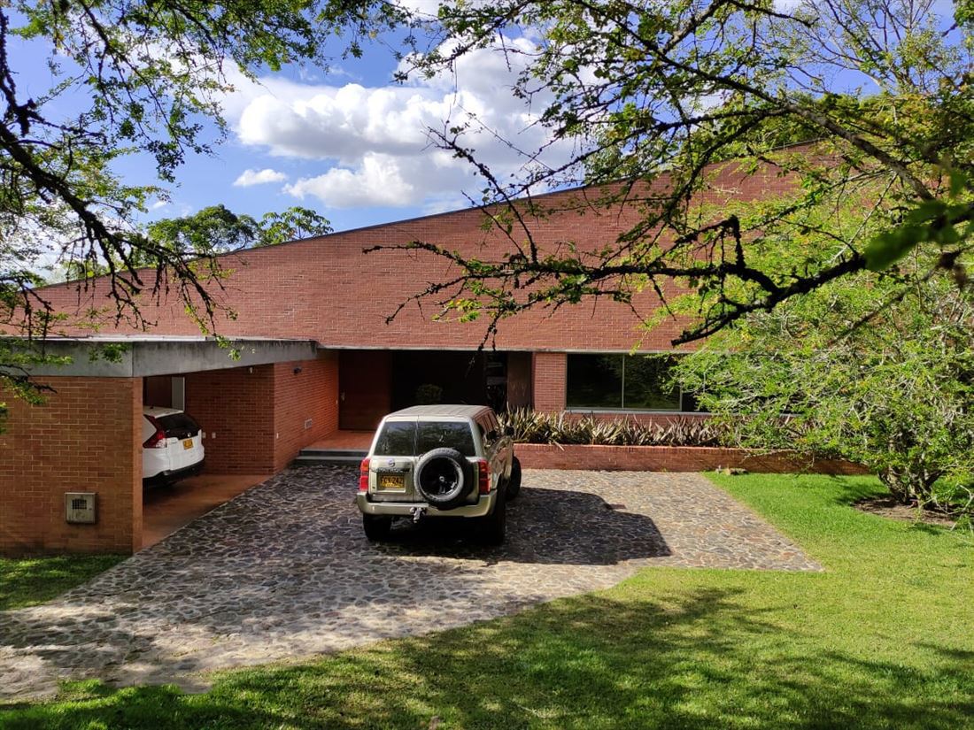 Hermosa Casa de 3 Habitaciones en Venta con Vista a Medellín - Altos del Poblado