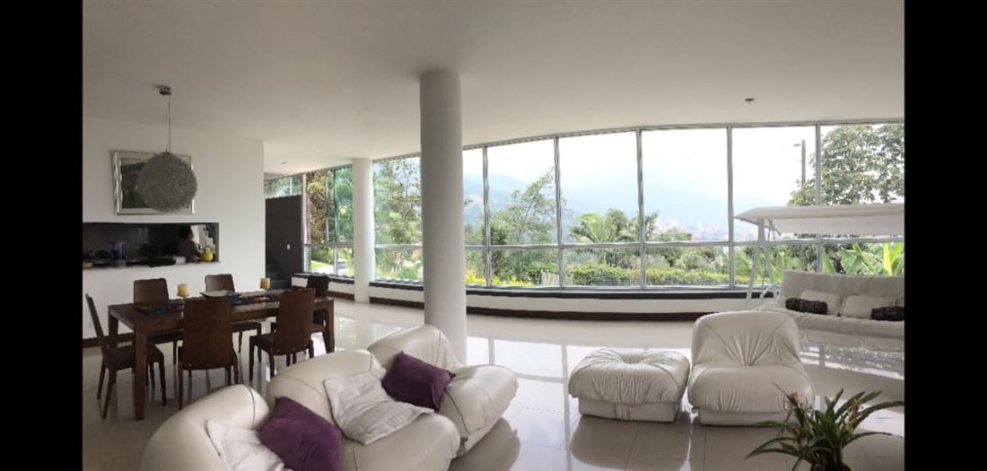 Casa de Lujo en Venta con Vista al Poblado en Medellin