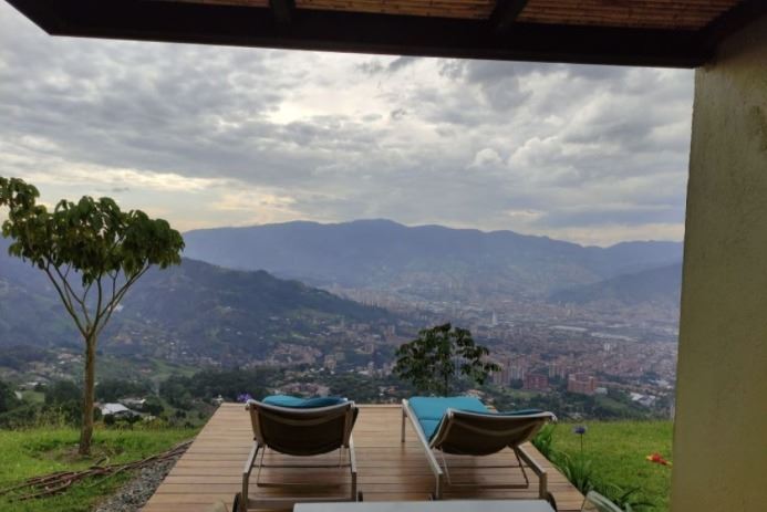 Casa de Lujo en el Alto de Las Palmas en Venta con la Mejor Vista a Medellin