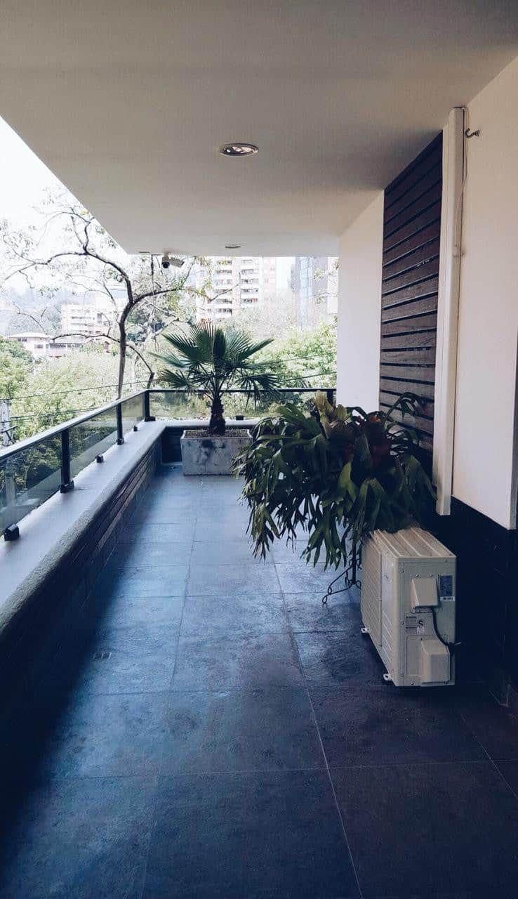 Lujoso y espacioso apartamento en arriendo en Medellin Poblado SC6